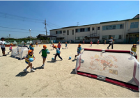 写真:サッカーをしている様子